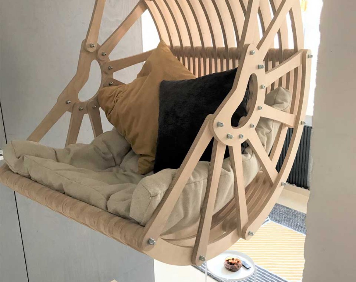 Da Vinci hanging chair